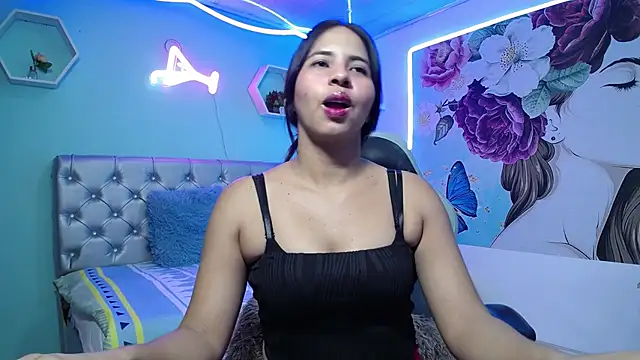 nicol ross19 online show from February 12, 2026, 2:33 am