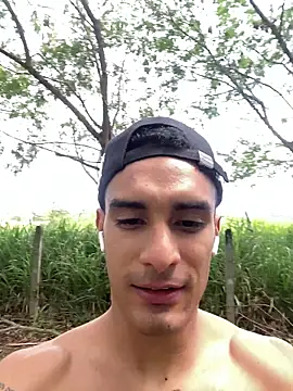 Snapshot of Maicol_xxxx chatting on February 22, 2026, 3:35 pm Maicol xxxx online show from February 22, 2026, 3:35 pm