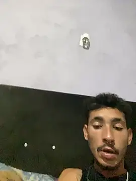 Snapshot of GuioficialBr chatting on February 15, 2026, 10:30 pm GuioficialBr online show from February 15, 2026, 10:30 pm