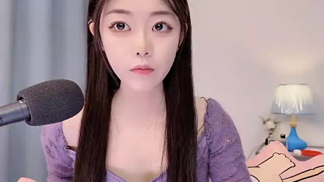 smalldaisy online show from April 16, 2026, 2:56 am