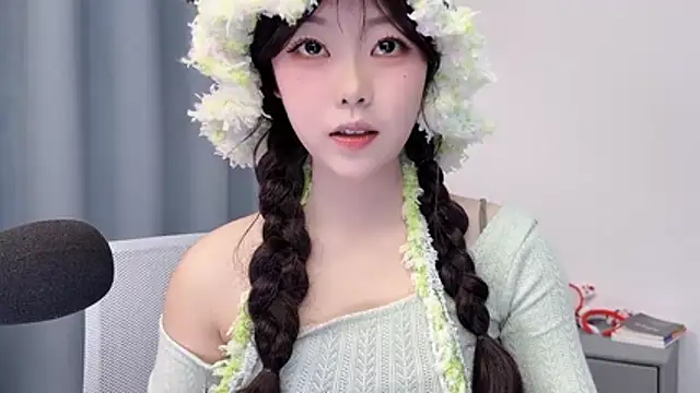 smalldaisy online show from March 19, 2026, 2:11 am