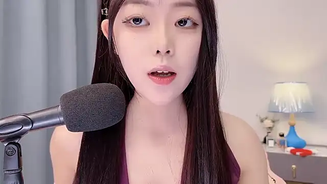 smalldaisy online show from April 13, 2026, 2:48 am