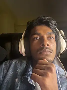 Snapshot of tooexpensive chatting on February 4, 2026, 7:31 pm tooexpensive online show from February 4, 2026, 7:31 pm