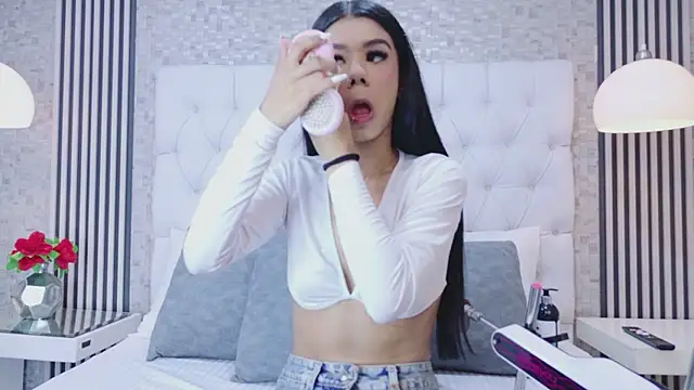 Snapshot of VioletGracee chatting on February 25, 2026, 12:38 pm VioletGracee online show from February 25, 2026, 12:38 pm