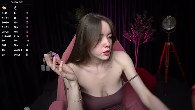 Velouraa online show from March 26, 2026, 11:02 pm