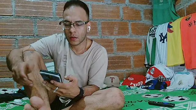 Snapshot of Alphamaster_92 chatting on February 21, 2026, 3:41 am Alphamaster 92 online show from February 21, 2026, 3:41 am