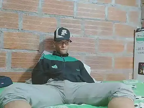 Snapshot of Alphamaster_92 chatting on February 11, 2026, 4:01 am Alphamaster 92 online show from February 11, 2026, 4:01 am