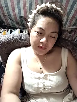 Snapshot of Lucky_cutee chatting on February 9, 2026, 4:16 pm Lucky cutee online show from February 9, 2026, 4:16 pm