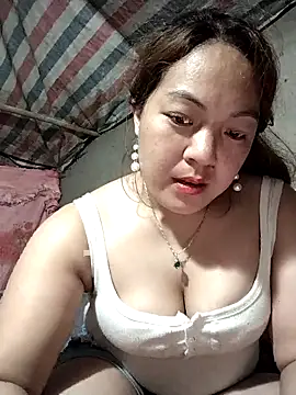 Snapshot of Lucky_cutee chatting on February 25, 2026, 12:38 pm Lucky cutee online show from February 25, 2026, 12:38 pm