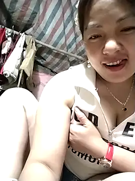 Snapshot of Lucky_cutee chatting on February 17, 2026, 1:03 am Lucky cutee online show from February 17, 2026, 1:03 am