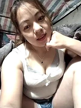 Snapshot of Lucky_cutee chatting on February 1, 2026, 11:47 pm Lucky cutee online show from February 1, 2026, 11:47 pm