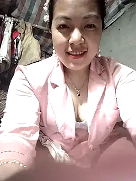 Snapshot of Lucky_cutee chatting on February 18, 2026, 9:39 am Lucky cutee online show from February 18, 2026, 9:39 am