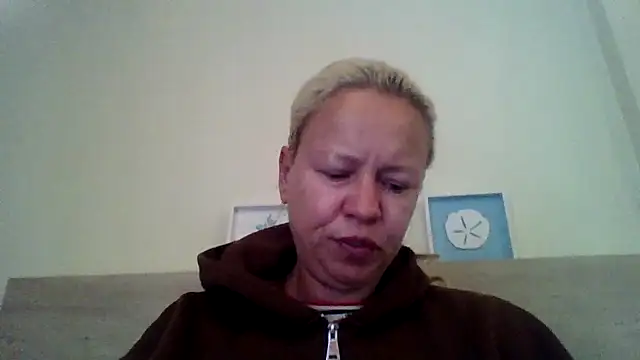 jennyblondeuk online show from May 9, 2026, 11:35 am
