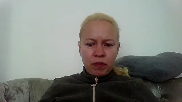 jennyblondeuk online show from April 8, 2026, 3:02 pm