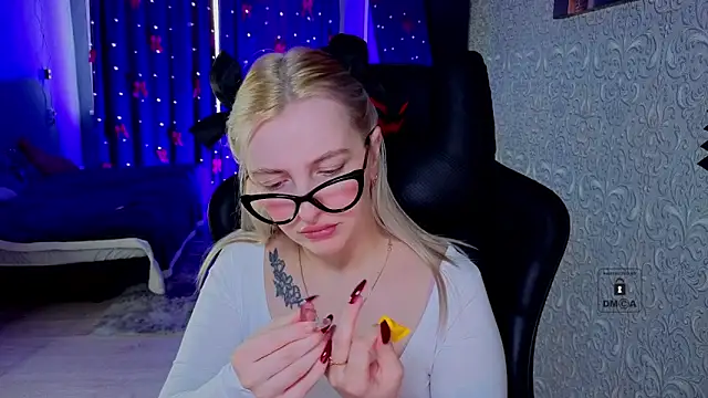 Eva Vibe  online show from March 12, 2026, 6:28 am