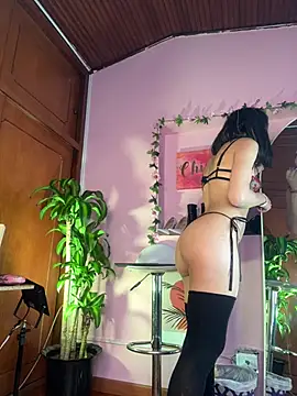  zoe bakerr online show from March 16, 2026, 3:04 pm