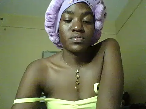 Snapshot of Sexxy_paid chatting on February 7, 2026, 8:28 pm Sexxy paid online show from February 7, 2026, 8:28 pm