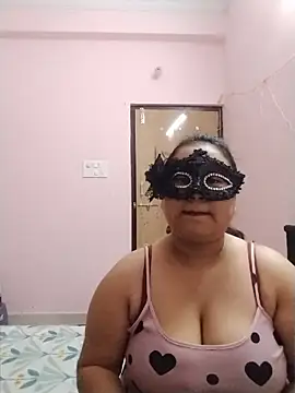 Snapshot of DesiSeductress chatting on July 3, 2026, 8:37 pm DesiSeductress online show from July 3, 2026, 8:37 pm