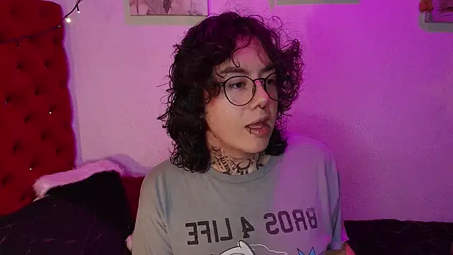 VelvetKai nom online show from December 23, 2025, 6:45 am