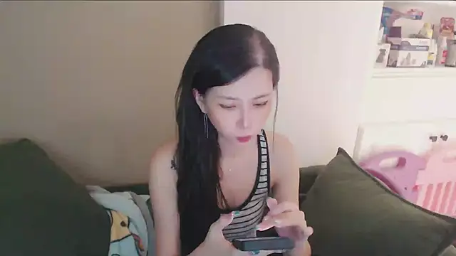 Snapshot of whitecat13 chatting on August 4, 2026, 11:37 am whitecat13 online show from August 4, 2026, 11:37 am