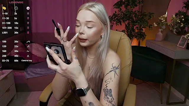 Leslie Caronn online show from April 21, 2026, 7:37 am