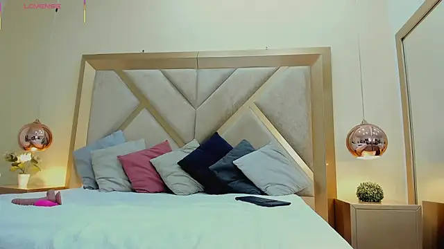 ElenaWatsonn online show from March 31, 2026, 7:49 pm