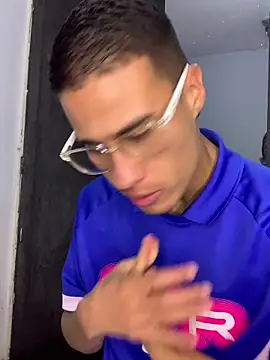 Snapshot of Latin_Paisa_Boy chatting on January 15, 2026, 10:35 pm Latin Paisa Boy online show from January 15, 2026, 10:35 pm