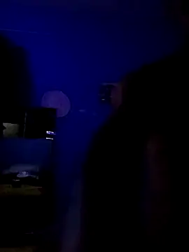 Snapshot of RealEl23 chatting on February 4, 2026, 2:06 am RealEl23 online show from February 4, 2026, 2:06 am