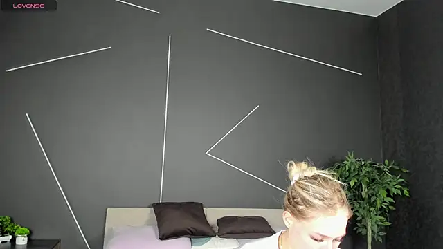 ChloeAlba online show from May 1, 2026, 3:11 am