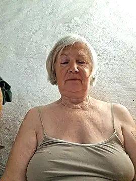 KlaudiaDarling online show from June 15, 2026, 2:17 pm