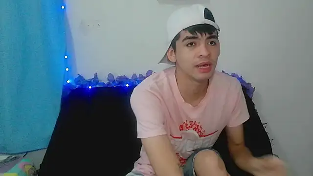 Snapshot of nico22love chatting on February 3, 2026, 12:10 pm nico22love online show from February 3, 2026, 12:10 pm