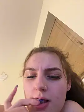 Lola-rosexx online show from April 28, 2026, 2:27 am