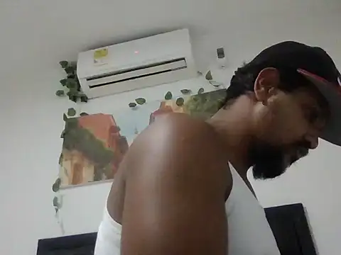 Snapshot of bigdick211292 chatting on March 14, 2026, 2:01 pm bigdick211292 online show from March 14, 2026, 2:01 pm