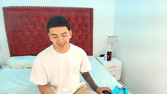 Jaden and sofia online show from July 31, 2026, 2:44 am