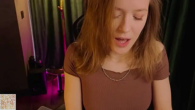 Snapshot of emmasday chatting on February 3, 2026, 10:09 am emmasday online show from February 3, 2026, 10:09 am