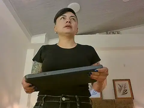 kat paradise online show from February 28, 2026, 11:43 am