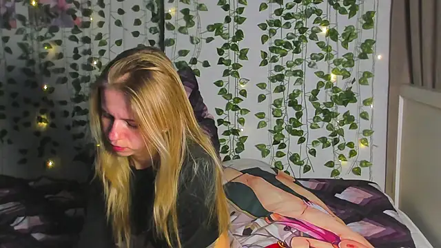 Cute Madam online show from January 6, 2026, 11:20 pm