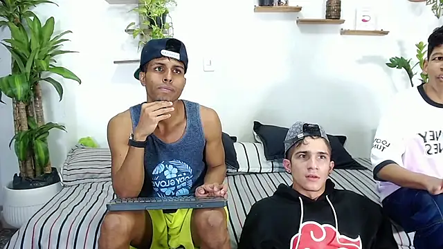 Snapshot of Interracial_Snow_Bunny chatting on February 3, 2026, 11:21 pm Interracial Snow Bunny online show from February 3, 2026, 11:21 pm