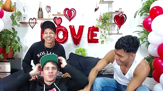 Snapshot of Interracial_Snow_Bunny chatting on February 15, 2026, 7:02 pm Interracial Snow Bunny online show from February 15, 2026, 7:02 pm