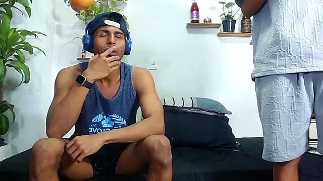 Interracial Snow Bunny online show from March 5, 2026, 11:10 pm