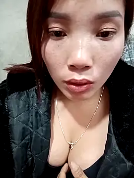 yeutinh00 online show from February 10, 2026, 5:50 am