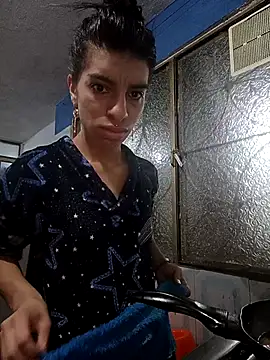 Snapshot of Alma_Kieran chatting on January 15, 2026, 11:41 pm Alma Kieran online show from January 15, 2026, 11:41 pm