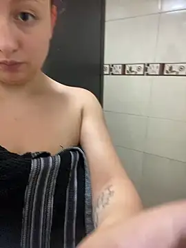 Scarlet auraa online show from March 4, 2026, 8:27 pm