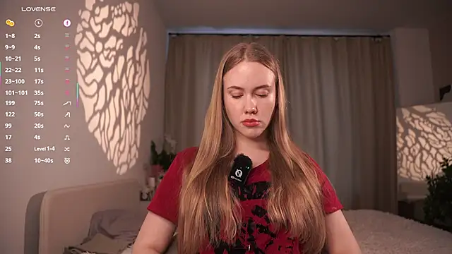 DaisyGulston online show from January 12, 2026, 7:59 am