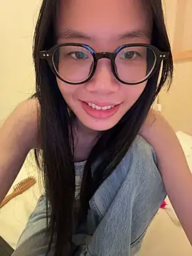 Snapshot of PetiteTight chatting on June 1, 2026, 1:55 pm PetiteTight online show from June 1, 2026, 1:55 pm