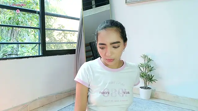 adelineevs online show from June 17, 2026, 10:19 pm