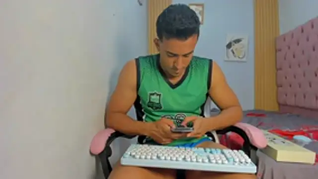 axelsavage042 online show from January 8, 2026, 8:37 pm