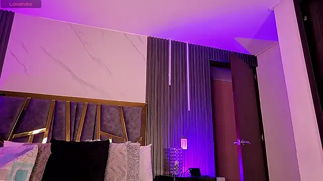 Chloe Connor online show from April 15, 2026, 6:19 am