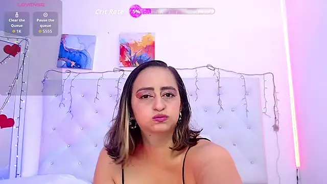 queendesiree  online show from February 26, 2026, 8:09 pm