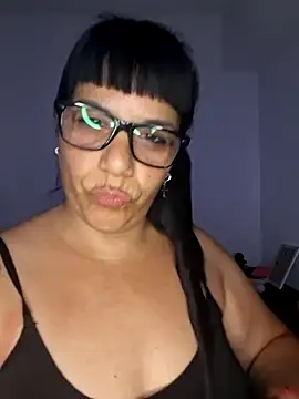 Snapshot of angielove1905 chatting on January 14, 2026, 2:37 am angielove1905 online show from January 14, 2026, 2:37 am